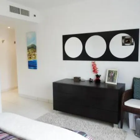 Sleeps 4 Pool Air Con Wifi *