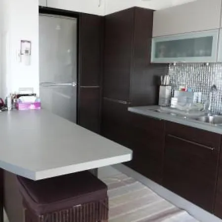 Sleeps 4 Pool Air Con Wifi Apartment